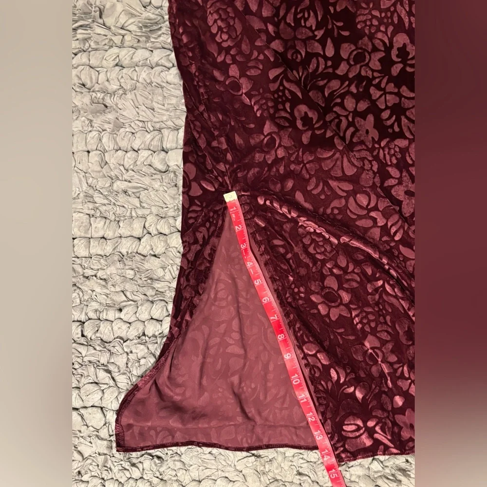 By Anthropologie Lounge Floral V-Neck Velvet Midi Dress in Plum - Picture 9 of 12